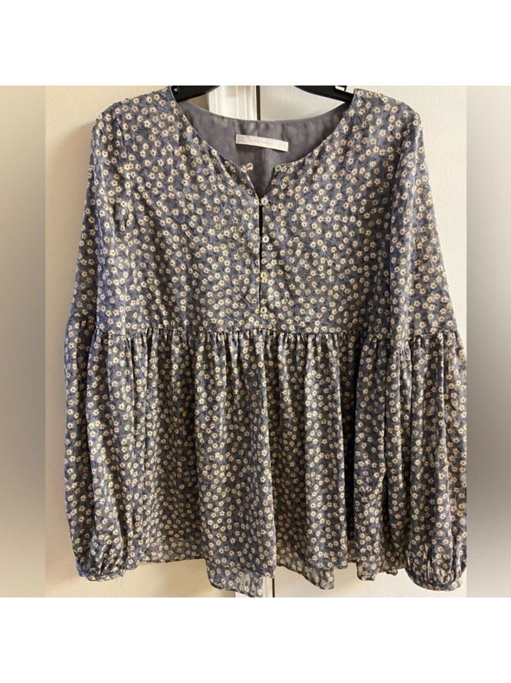 Zara trafaluc ditzy Floral Button-Up Blouse babydoll in grey beige Medium